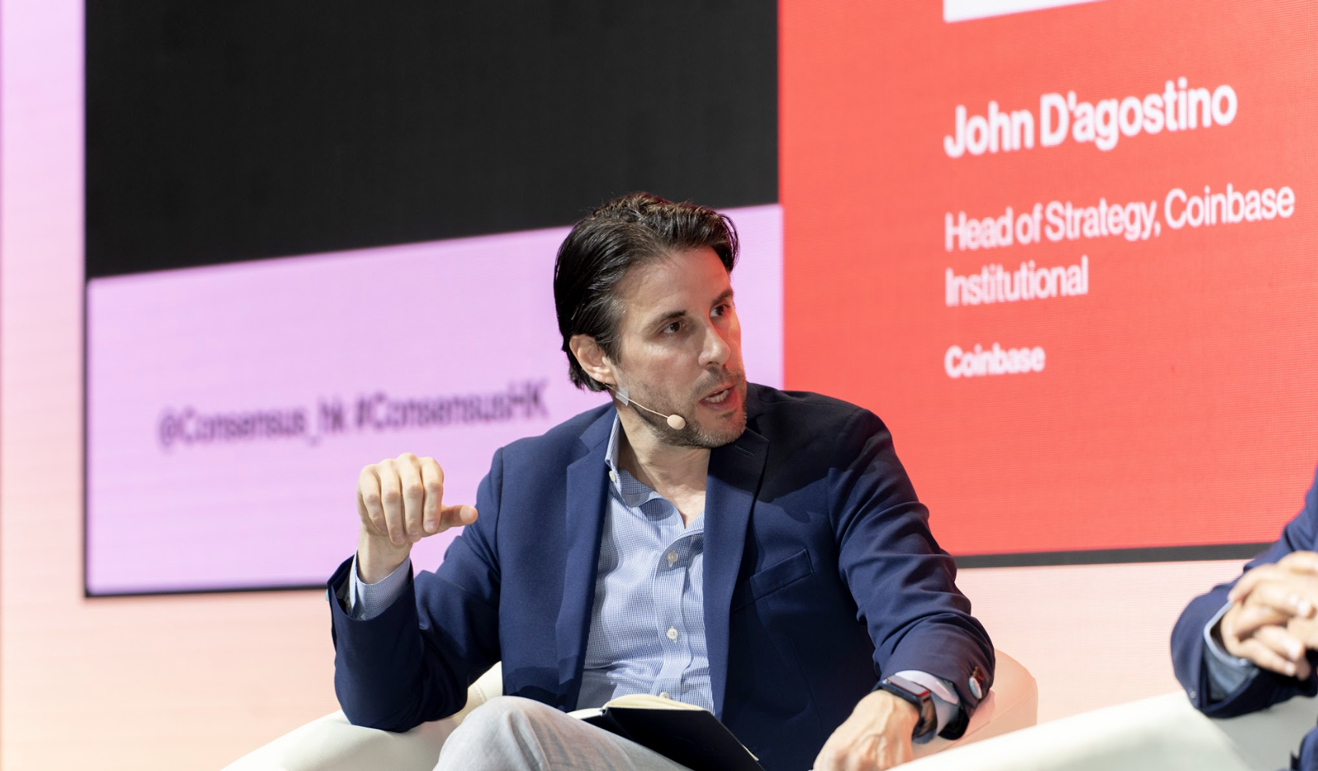 Bitcoin’s April Rally Driven By Institutions, While Retail Flees ETFs: Coinbase Exec