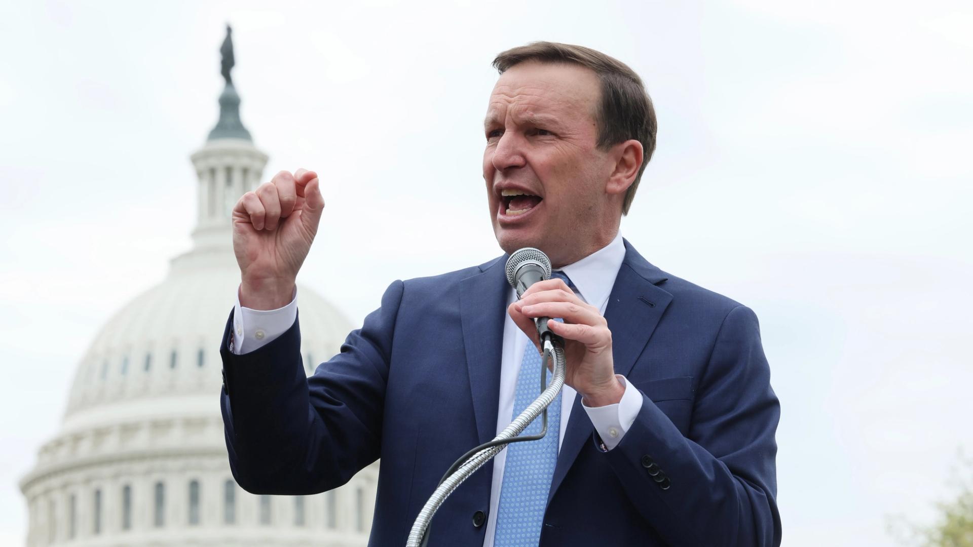 Trump's Crypto Play Fuels Senators' Backlash and Bill to Ban President Memecoins