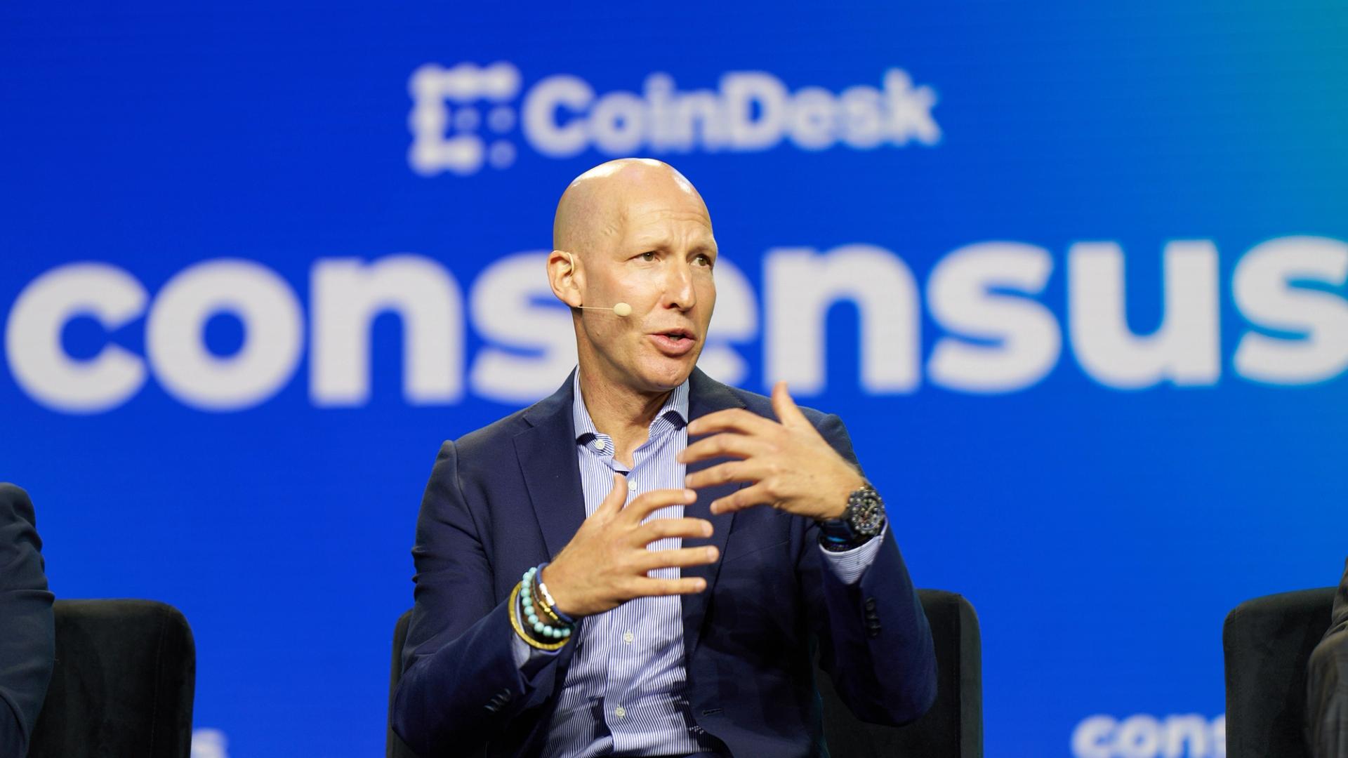 ‘Really Great Example’: Coinbase Praised for Hack Response Amid $400M Crisis