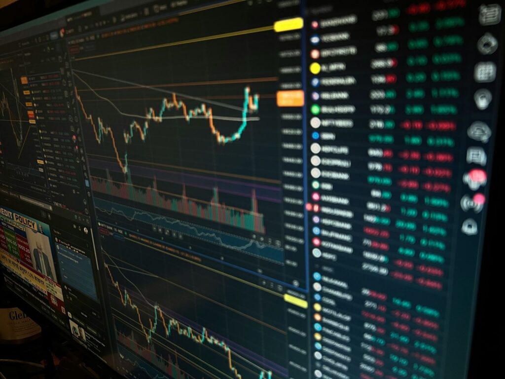 Bitcoin Regains $110K After Weekend Sell-Off; ADA, DOGE Lead Uptick in Crypto Majors