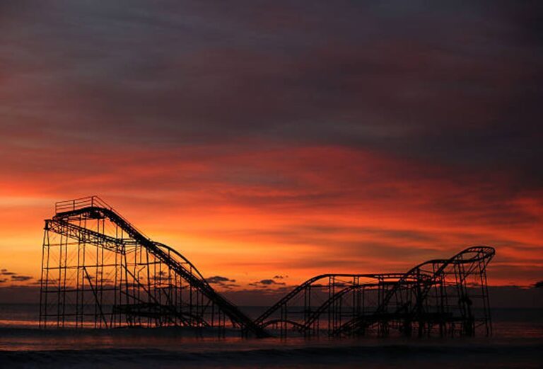 Bulls and Bears Get Caught off Guard as Bitcoin Jumps to $106K, Then Falls Back to $103K