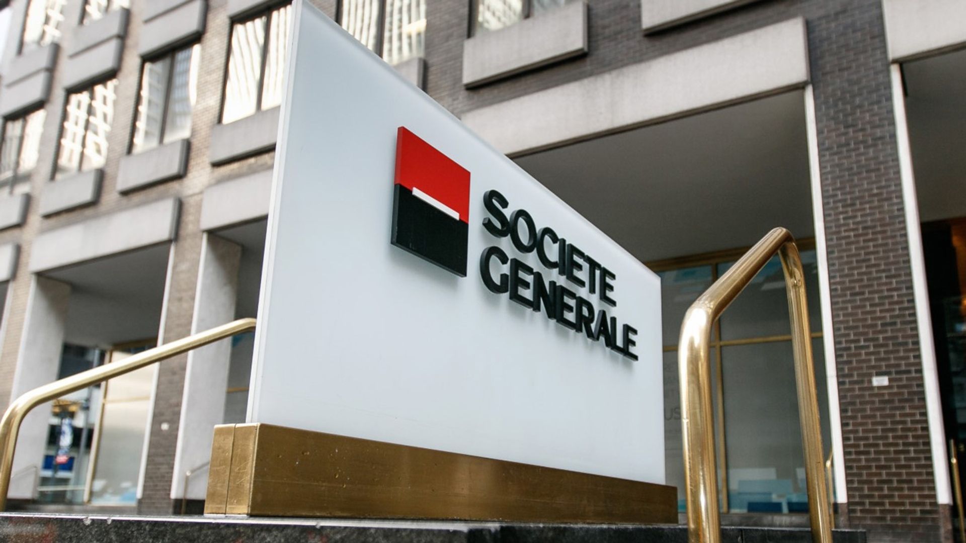 SocGen’s Crypto Arm Unveils Dollar Stablecoin on Ethereum and Solana