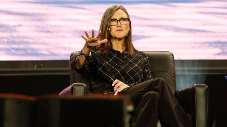 Ark Invest Continues to Dump Circle Shares, Buys Robinhood and Coinbase