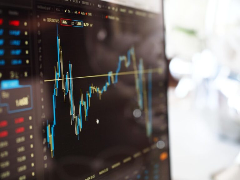 Bitcoin's Upcoming $14B Options Expiry Marked by Surge in Put-Call Ratio. What Does it Indicate?