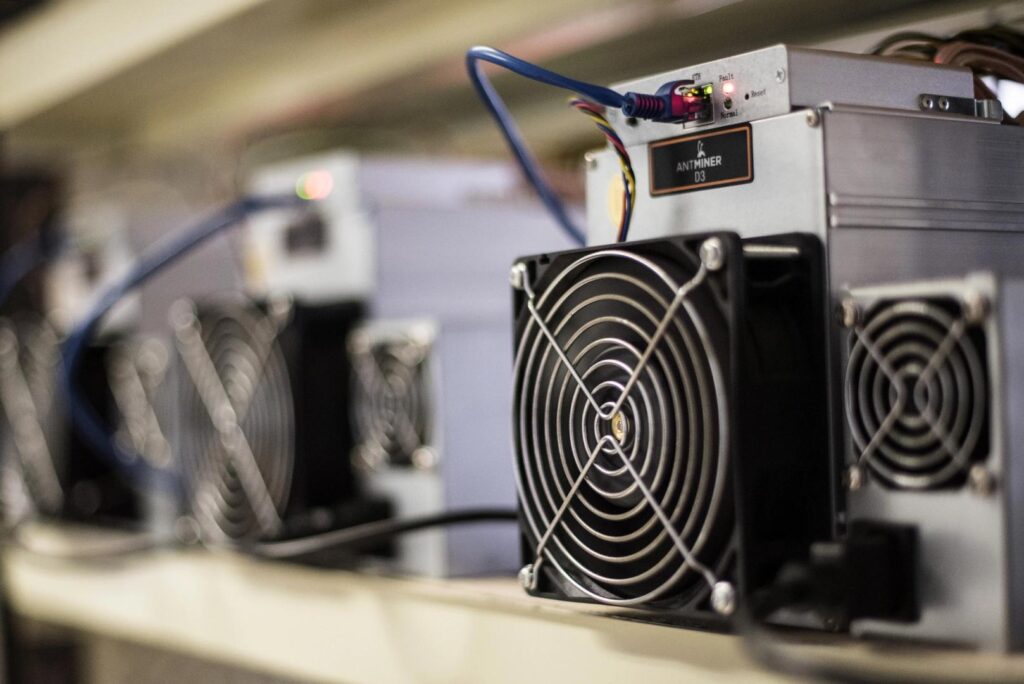 Hut 8 Doubles Bitcoin-Backed Loan With Coinbase to $130M, Locks in Lower Rate