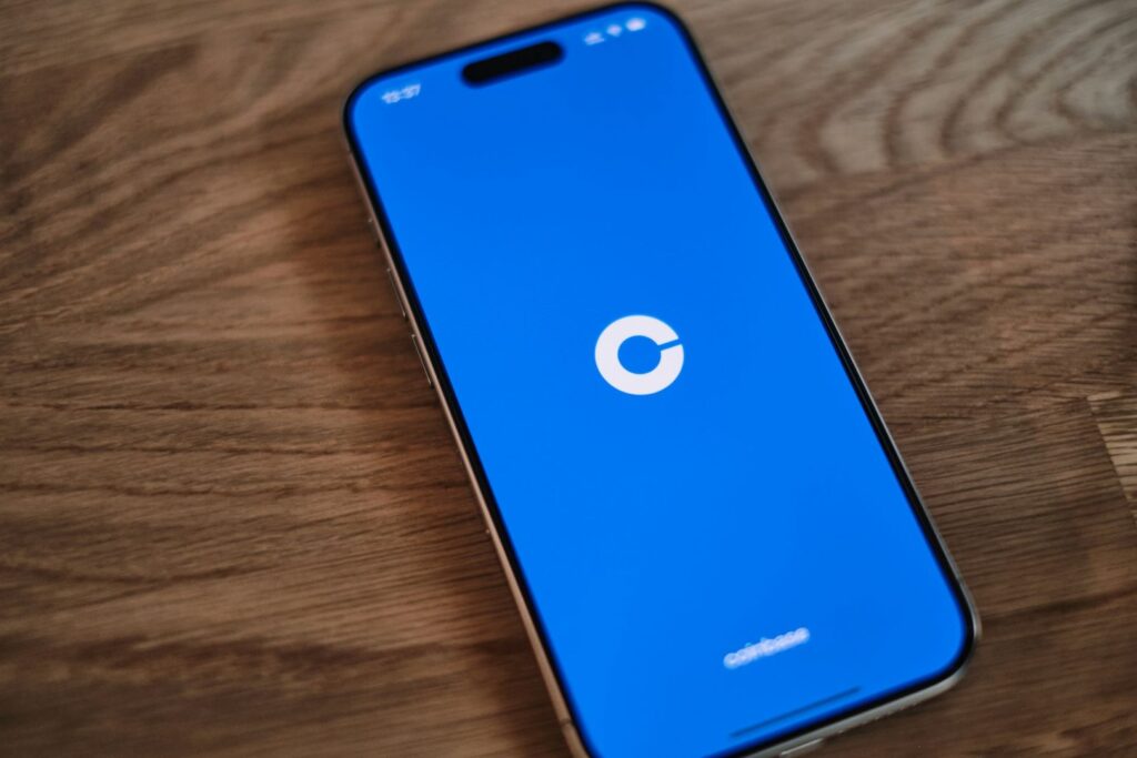 Coinbase Sets U.S. Perpetual-Style Futures Launch as CEO Says Firm Is Buying Bitcoin Weekly