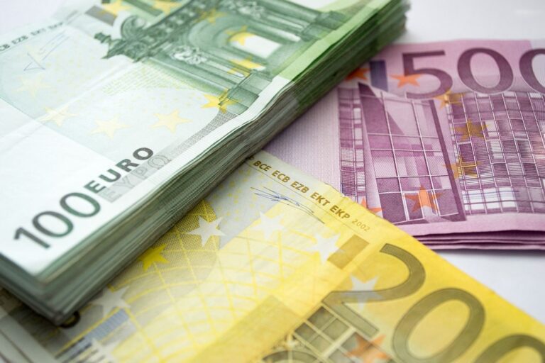 Market Cap of Euro Stablecoins Surges to Nearly $500M as EUR/USD Rivals Bitcoin's H1 Gains