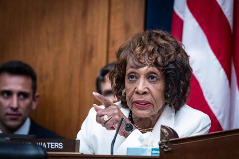 Dems Say They're Blocked From Info on Verge of Crypto Market Structure Bill Hearings