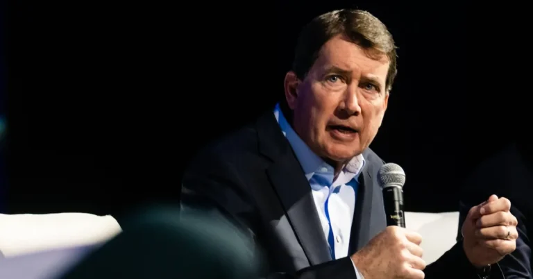 The CLARITY Act Shouldn’t Be Included in the GENIUS Act Say Senator Hagerty, Analysts