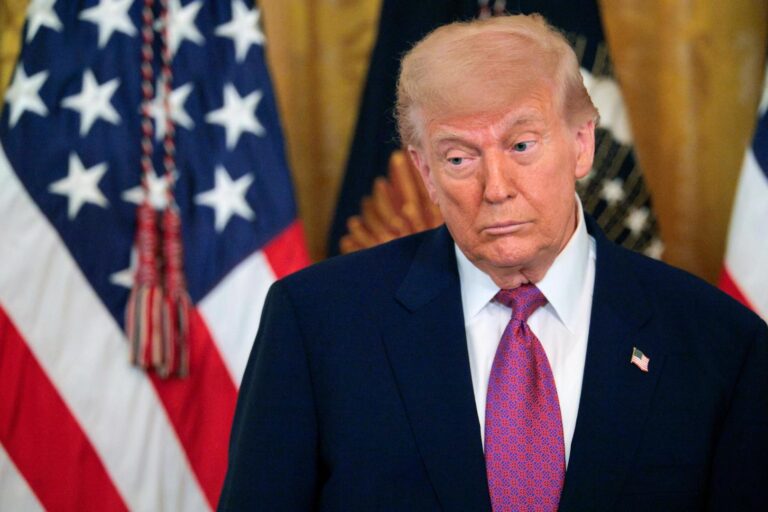 Crypto Daybook Americas: Bitcoin Holds the Line as Trump Labels Iran Leader ‘Easy Target’