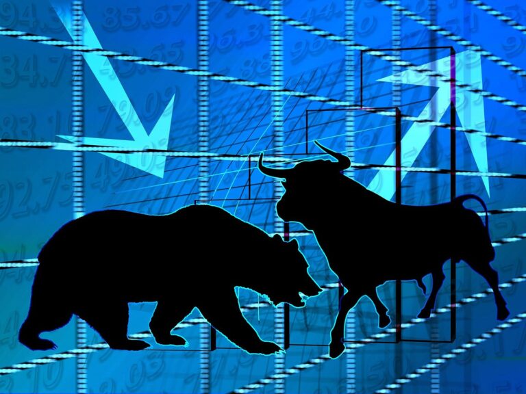 Bitcoin Faces Weakest Monthly Growth Since July as Whales Counteract ETF Inflows