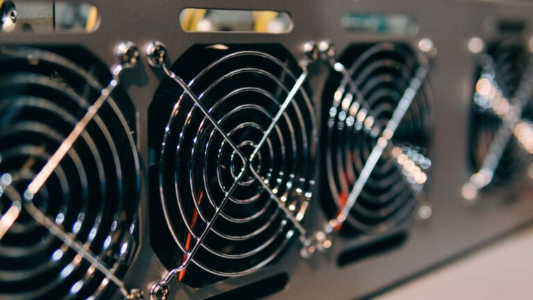 Bitmain Plans Its First U.S. Crypto Mining Facility: Bloomberg