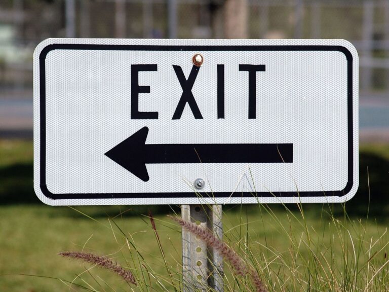 CrediX Team Vanishes After $4.5M Exploit in Suspected DeFi Exit Scam