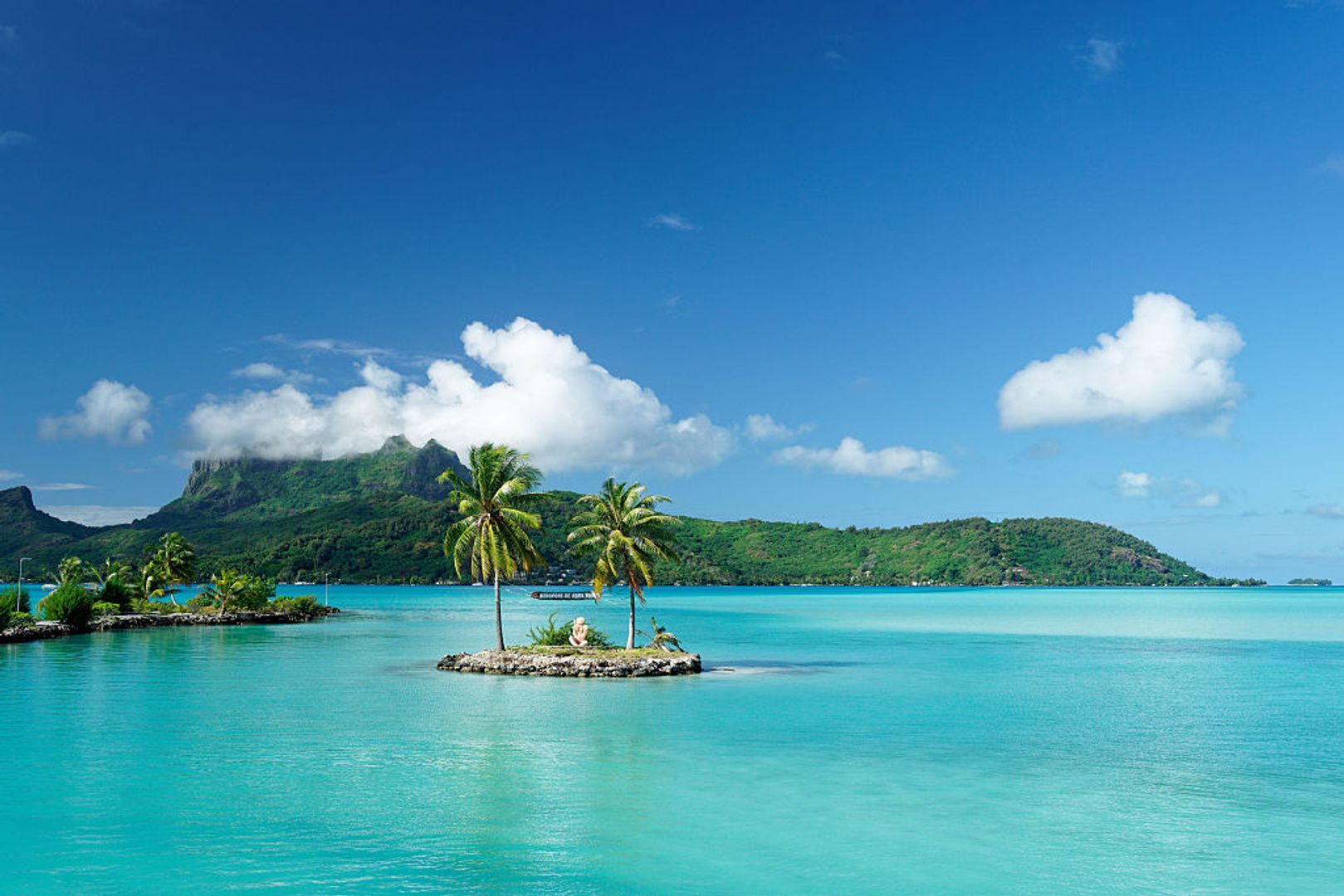 Rich Bitcoiners Are Reportedly Spending BTC on Luxury Holidays: Does This Really Make Sense?