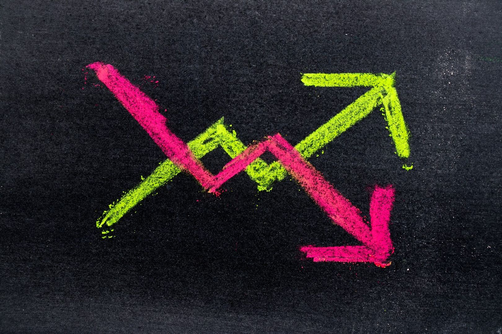 XRP and SOL Signal Bullish Strength While Traders Hedge For Downside in Bitcoin and Ether