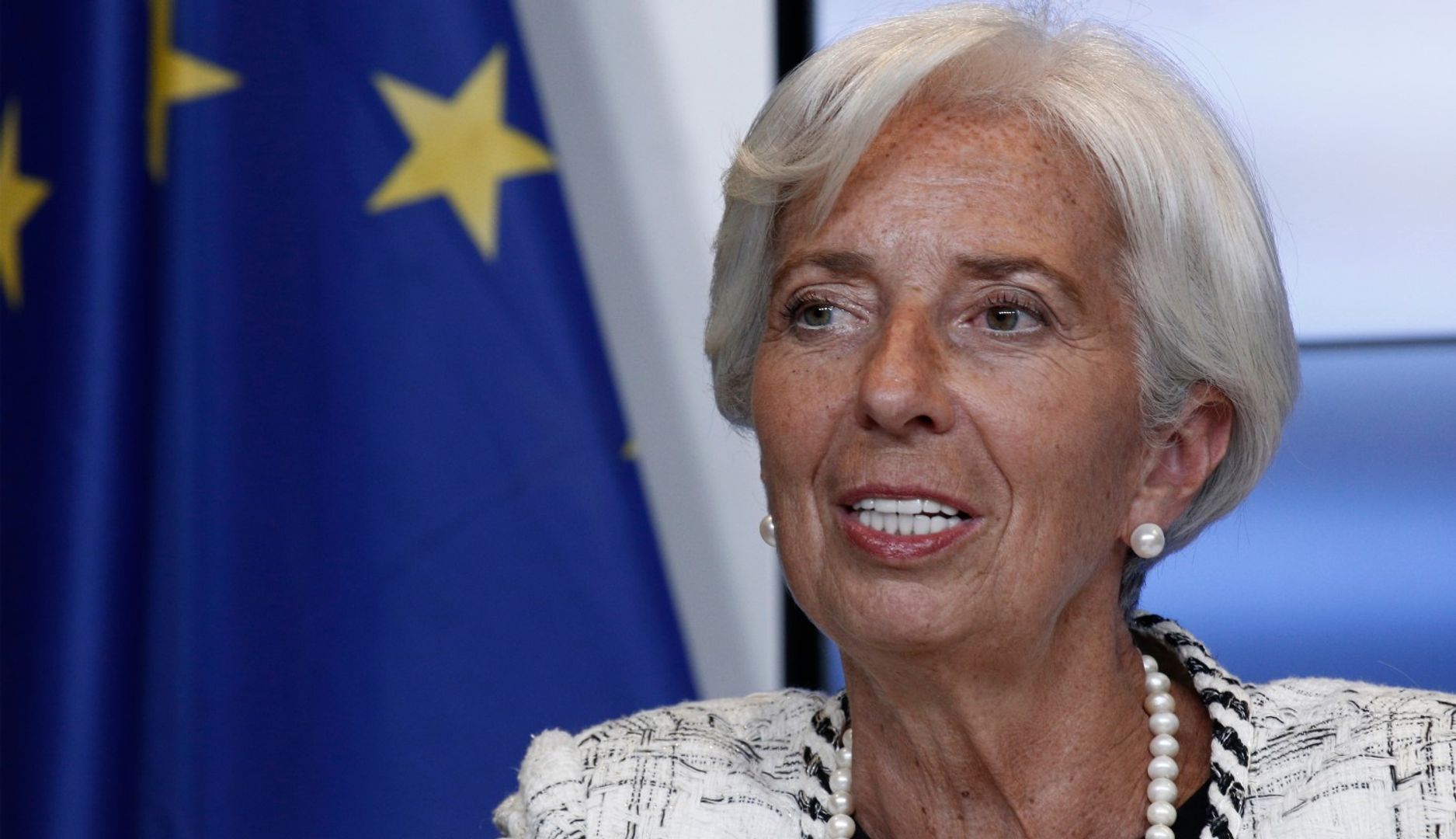 ECB President Lagarde Calls For Firm Safeguards on Foreign Stablecoins