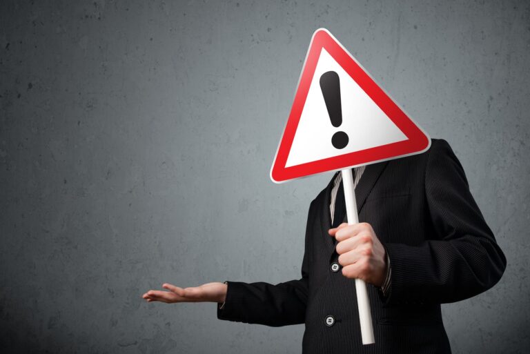 Bitcoin Traders Warn of 12% Monthly Drop as Solana Leads Majors Gains