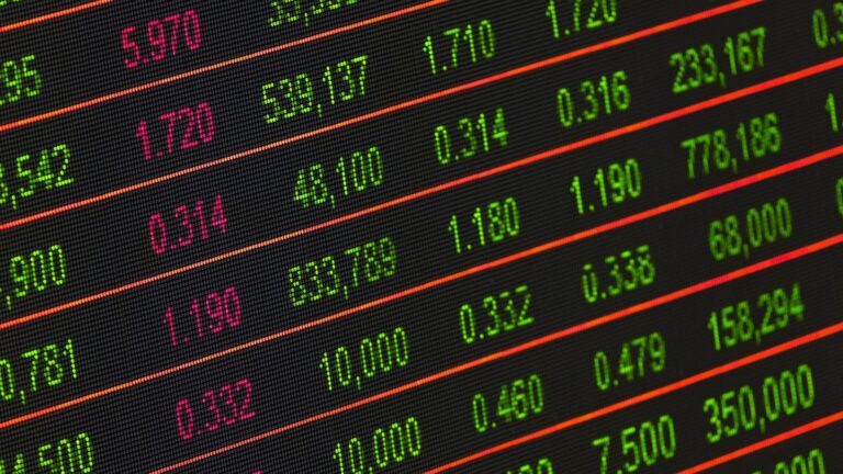 Crypto Markets Today: Bearish Sentiment Strengthens Ahead of U.S. Jobs, Options Expiry