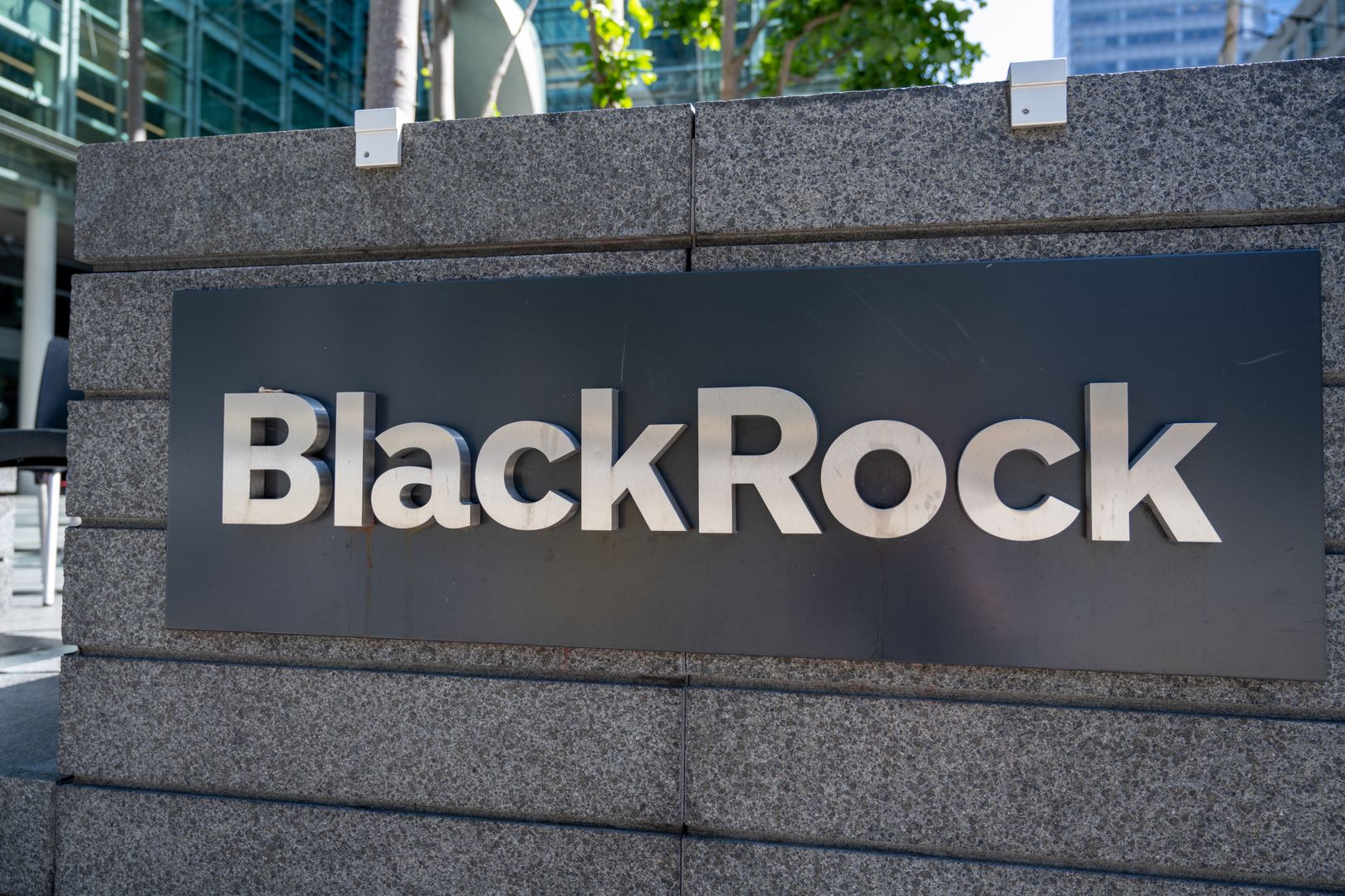 BlackRock Weighs Tokenized ETFs on Blockchain in Push Beyond Treasuries: Report