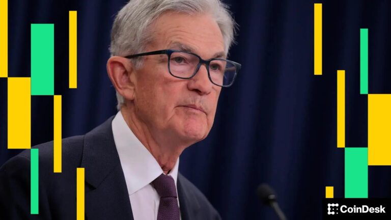 Bitcoin Holds $113K as Liquidity Thins, Traders Turn Defensive Before Fed Week