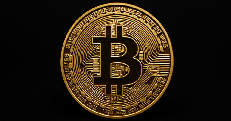 Bitcoin Price Sinks to $118,000 Amid U.S.-China Trade Tensions