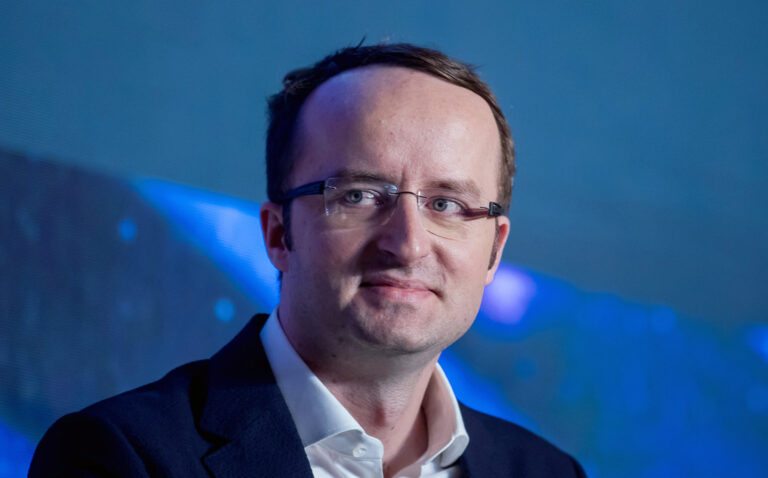 Crypto.com CEO Urges Regulators to Probe Exchanges for the $19B Liquidation Massacre