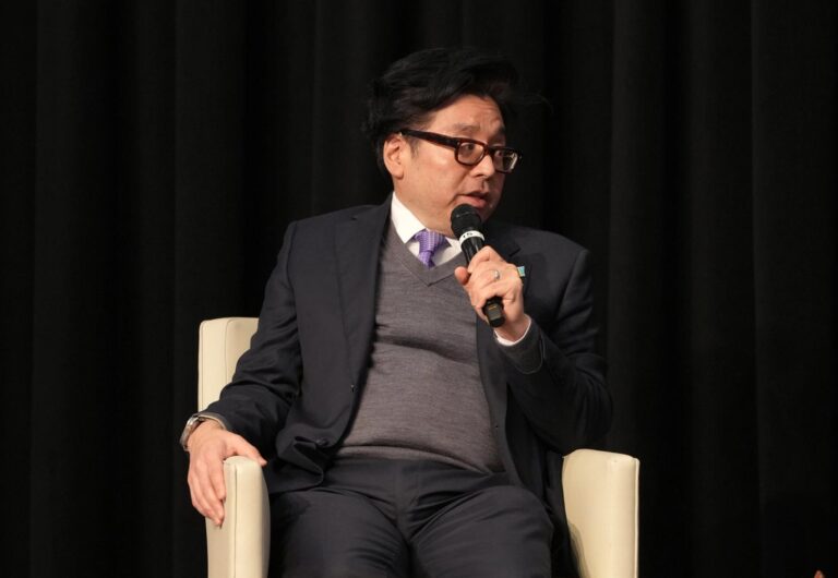 Is Strategy Stock the Preferred Hedge Against Crypto Losses? Tom Lee Thinks So
