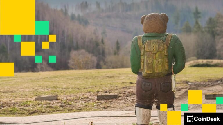 Latest bitcoin bull turns bear, Fidelity director warns of year-long crypto winter