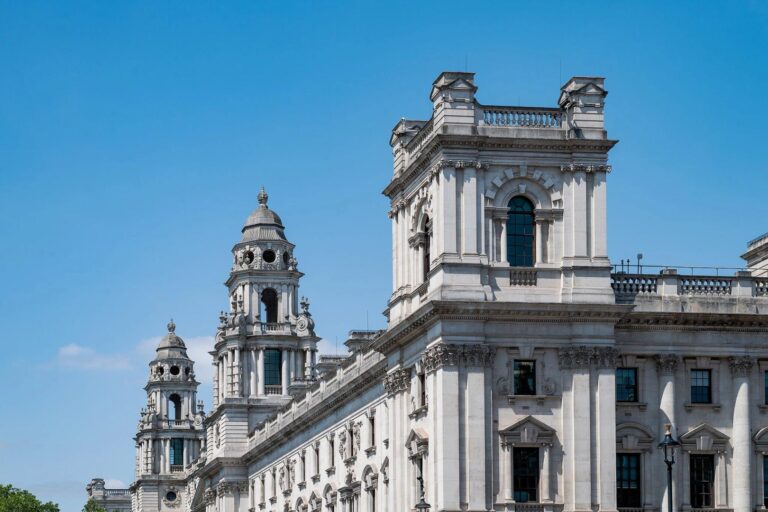 The UK government says banks need to stop blocking crypto firms if the country wants to become a digital hub