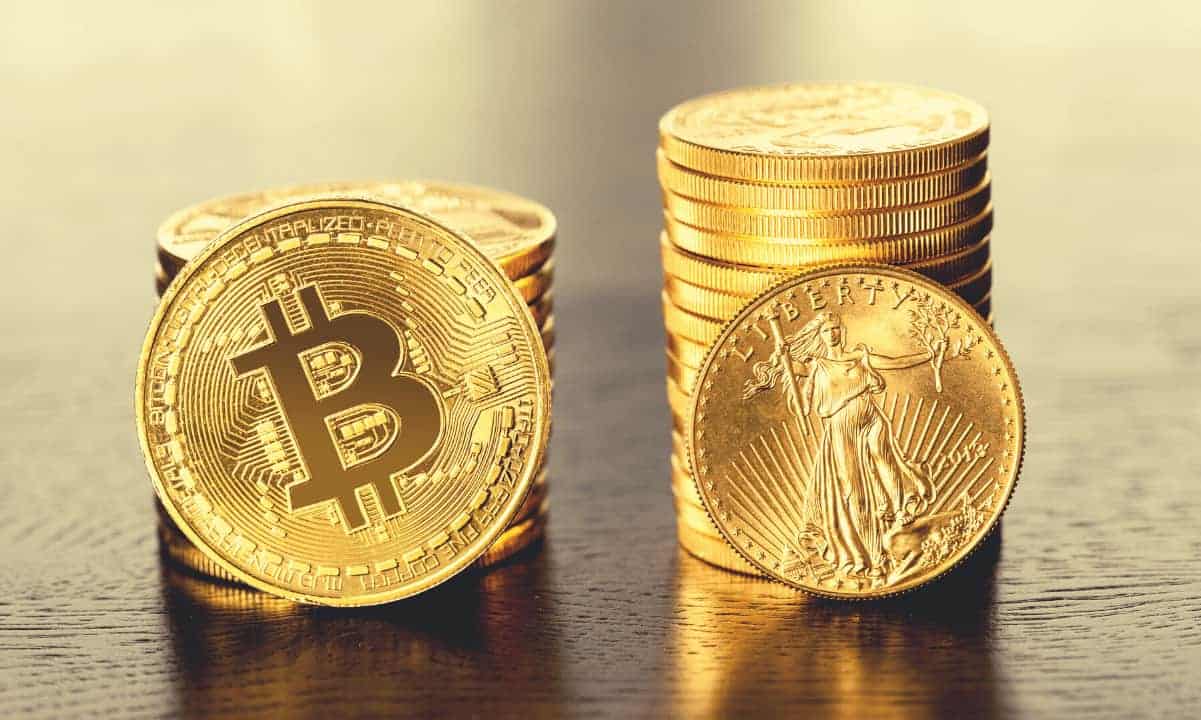 Bitcoin Stumbles, Gold Shines as Trump Agrees to Davos Meeting