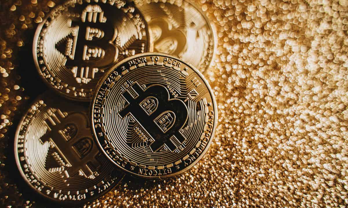 Bitcoin Outperforms Gold Since 2022, Analyst Calms Market Fears