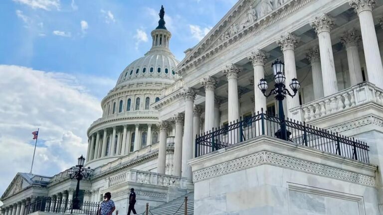 Senate Democrats pursuing a Friday call with crypto industry on market structure bill