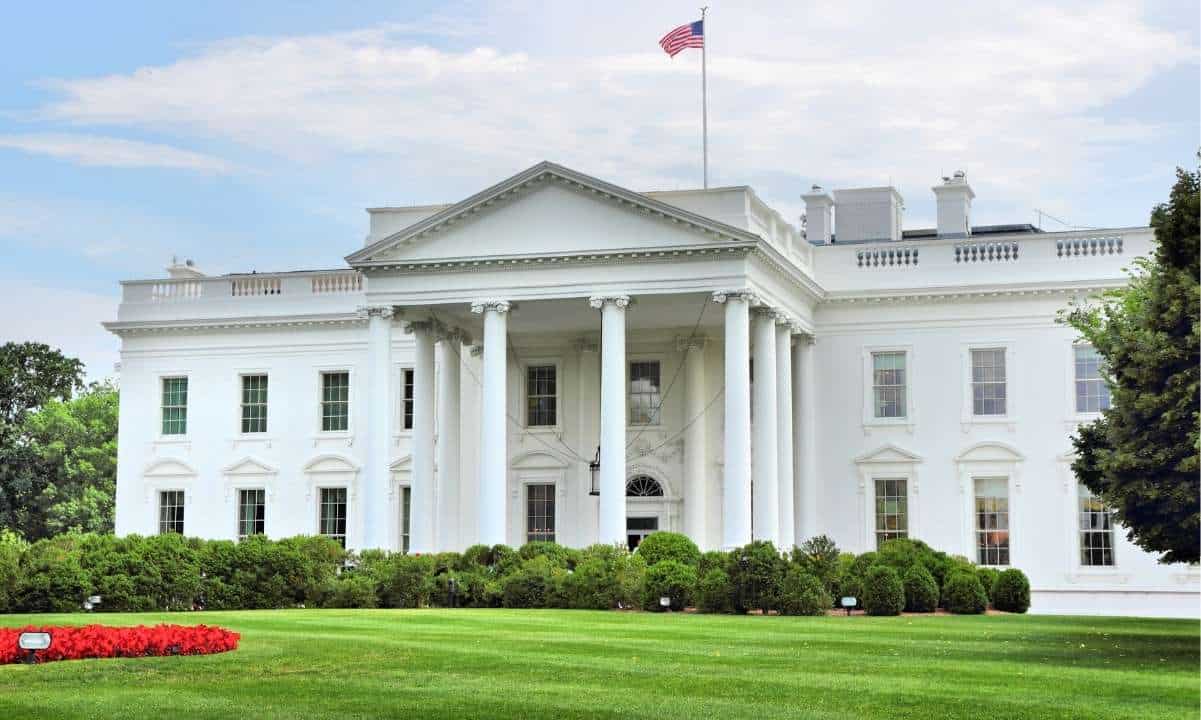 Crypto Bill at Risk: White House Reportedly ‘Furious’ with Coinbase
