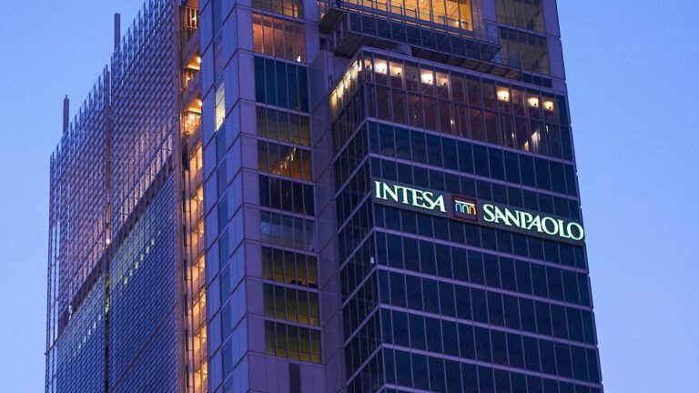 Banking giant Intesa Sanapolo discloses $100 million bitcoin ETF holdings, along with Strategy hedge