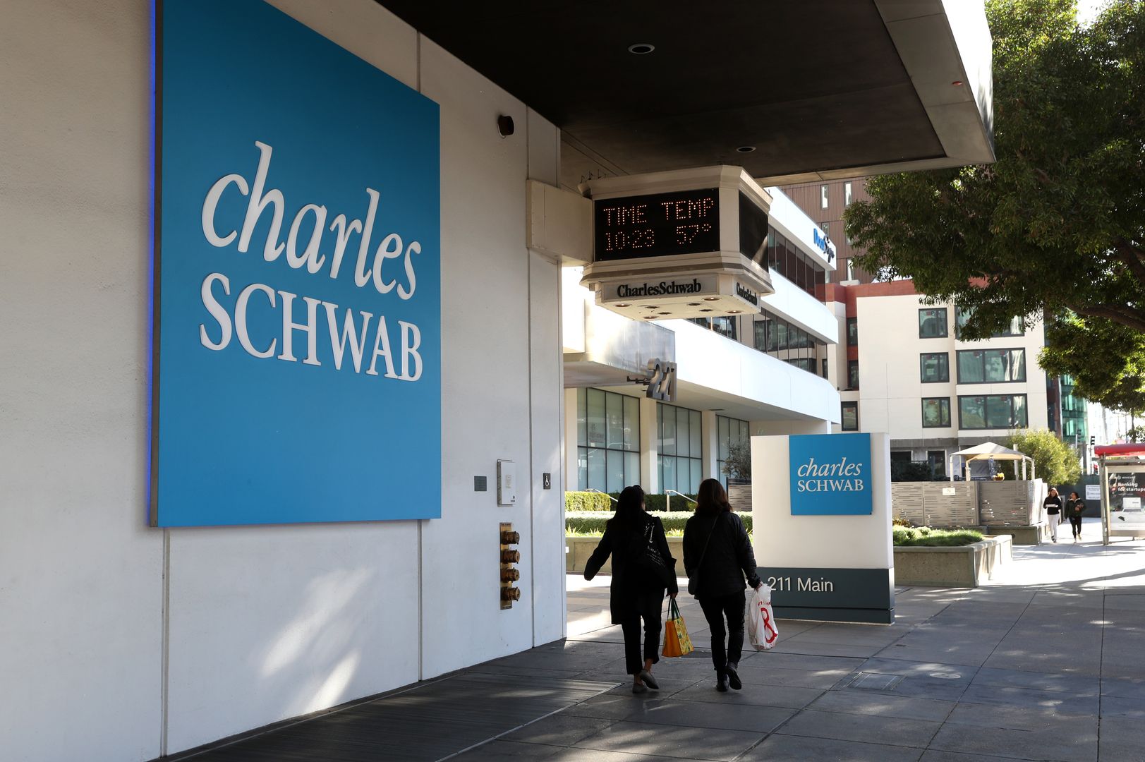 Schwab plans spot bitcoin, ether trading launch in first half of 2026