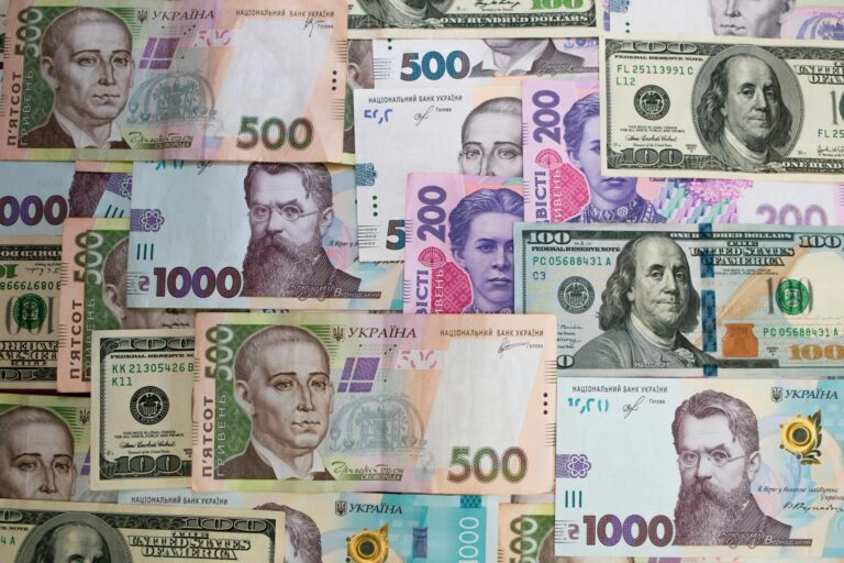 At $318 billion, the stablecoin market value exceeds the FX reserves of 95 nations