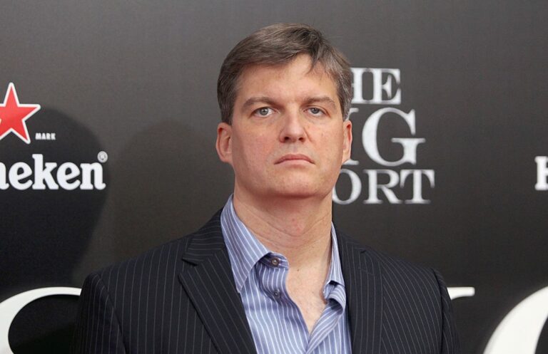 Bitcoin briefly hits $82,000, SOL, DOGE higher as Michael Burry warns of stock crash