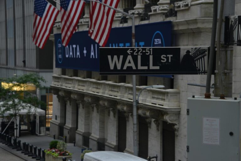 Banking groups escalate fight over stablecoin yield ahead of Senate vote