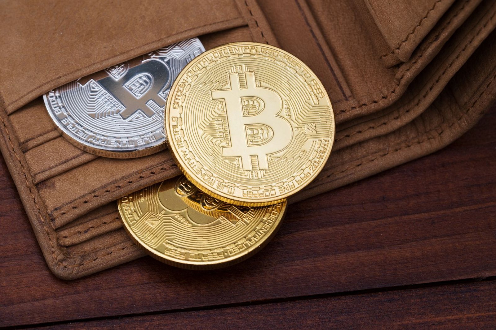 Bitcoin wallets untouched for 10 years moved $40 million. Most avoided exchanges