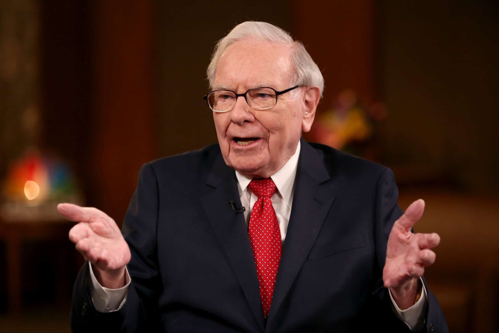 Warren Buffett Steps Down After 60 Years – And His Bitcoin Views Are Unforgettable